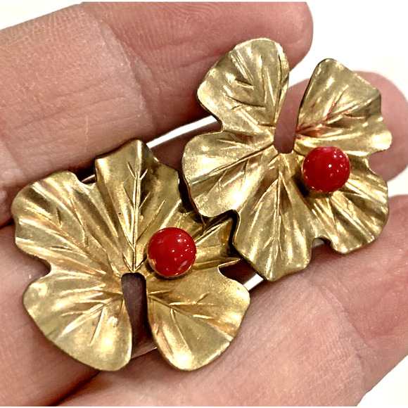 Vintage clip on earrings red beads textured dimensional golden lotus lily pad - Picture 6 of 6